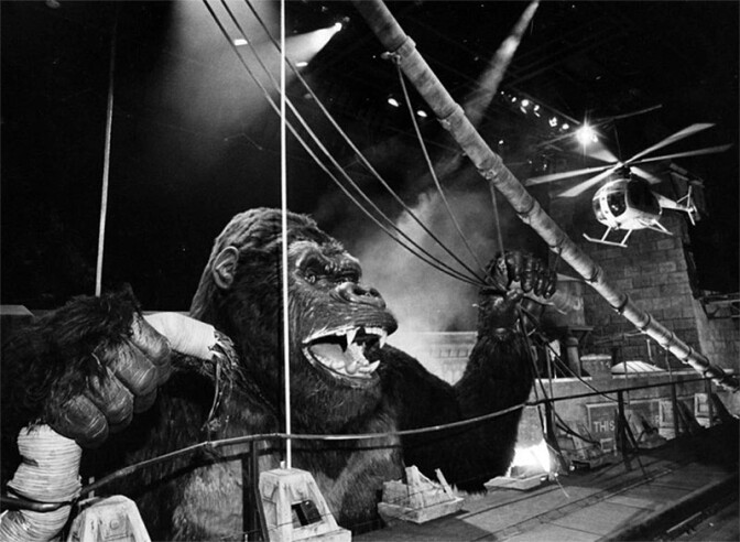King Kong terrorizes tourists at Universal Studios | Herald Examiner Collection at Los Angeles Public Library