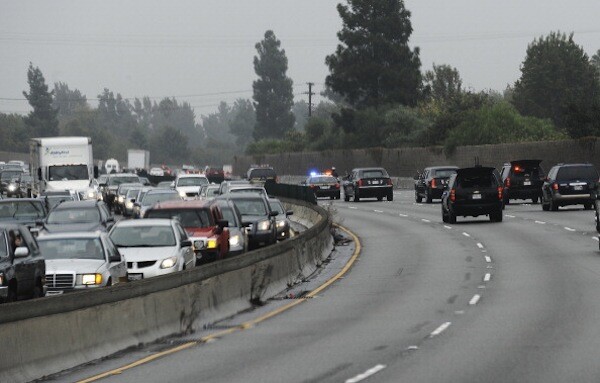 US President Barack Obama's motorcade encounters Los Angeles traffic on its way to the NBC Studios in Burbank on October 25, 2011. | Photo: JEWEL SAMAD/AFP/Getty Images