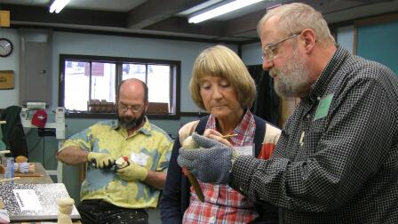 Wood figure carver Harley Refsal