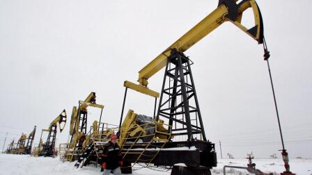 Biden administration considers ban on imports of Russian oil
