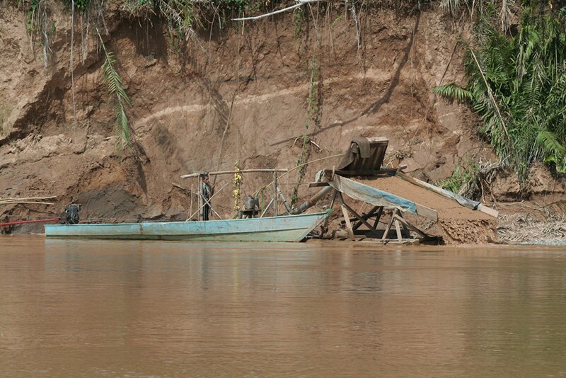 dredge-peru-9-1-16.jpg