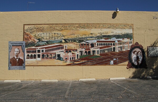Mural with history of the Harvey House at Barstow Station I Photo: Fuentes