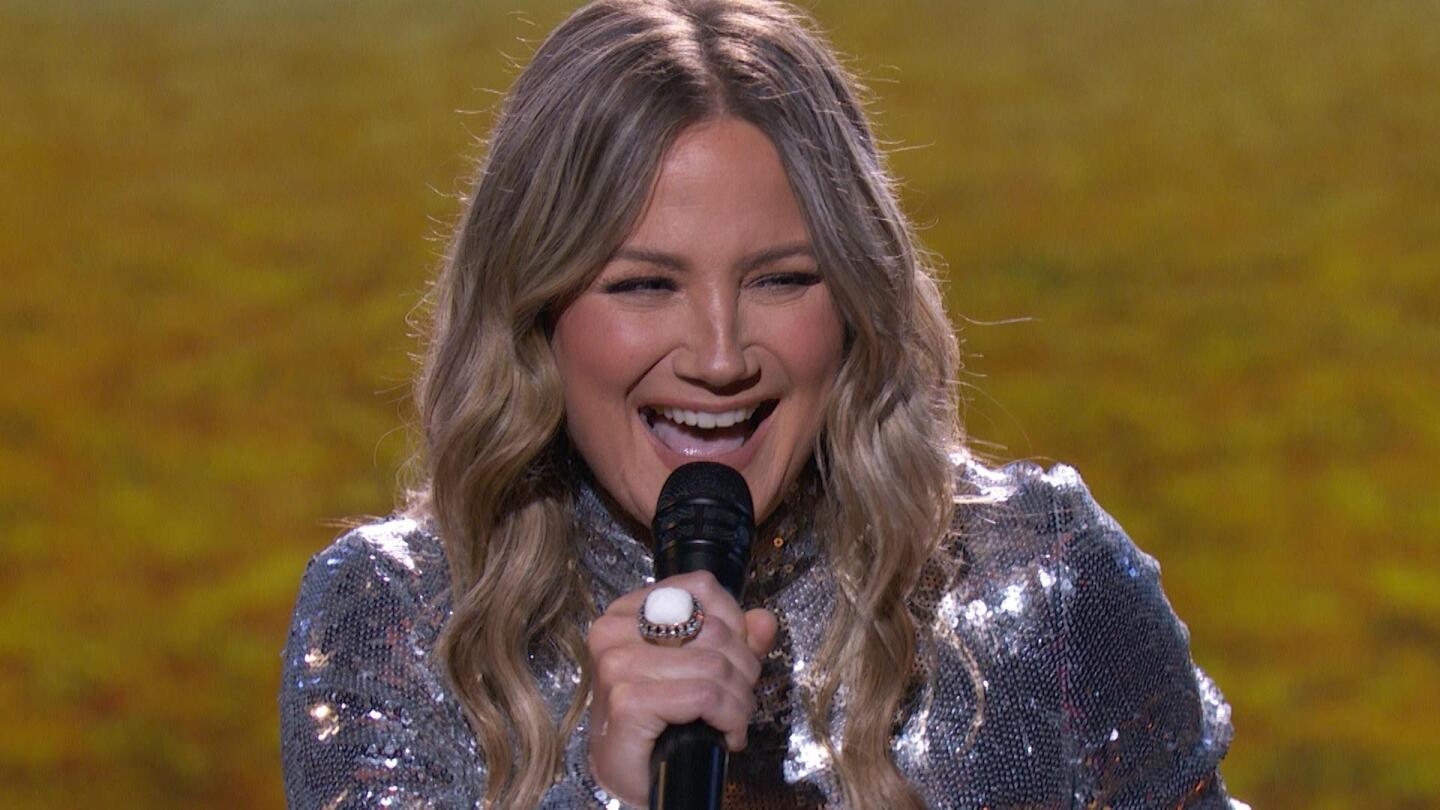 Jennifer Nettles Performs "Oh What a Beautiful Mornin'"