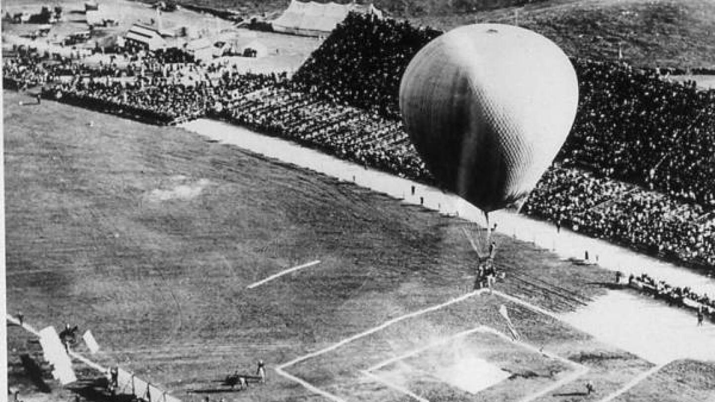 Balloonist competing in a spot-landing competition at the 1910 International Aviation Meet. From the 1910 Los Angeles International Aviation Meet Research Collection, California State University Dominguez Hills Digital Collections.