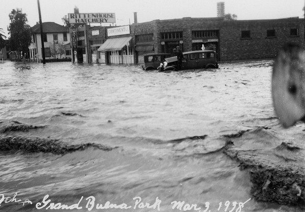 Flooding along Buena Park's Grand Avenue in 1938. Courtesy of the Orange County Archives.