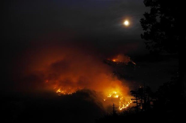 The Aspen Fire at night.