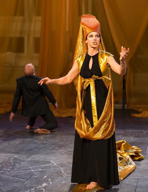 Ellen Lauren as Queen Attossa in "Persians" by Aeschylus at the Getty Villa. | © 2014 Craig Schwartz.