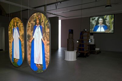 Mike Kelley, "Switching Marys" 2004-2005 mixed media with video projections, 190.5 x 261.6 x 810.3 cm, Stedelijk Museum, Amsterdam | Photo: Fredrik Nilsen, courtesy Mike Kelley Foundation for the Arts<br />