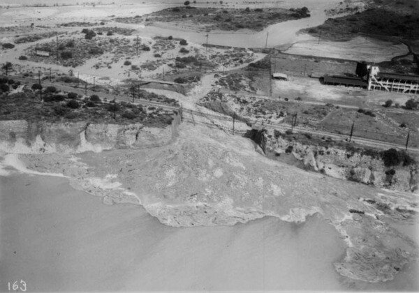 Flood damage to the San Gabriel Railroad bridge in Azusa in 1938. Courtesy of the USC Libraries - California Historical Society Collection.